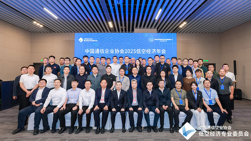 1760683498856468.jpg 图片1-合照(小格式).jpg